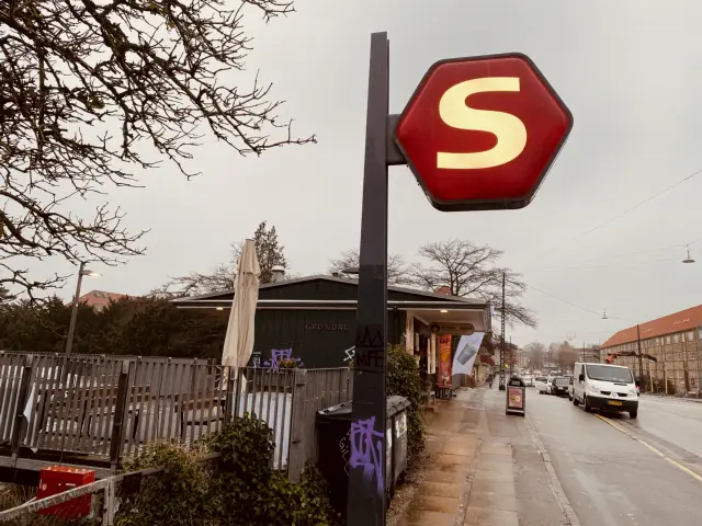 Billede af Grøndal S-togstrinbræt.