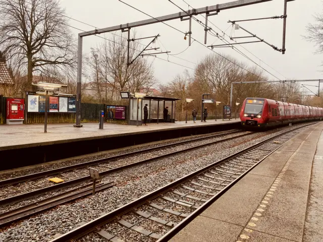 Billede af Grøndal S-togstrinbræt.