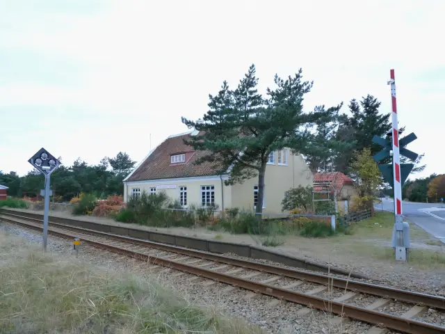 Billede af Højen Station set fra sporsiden.