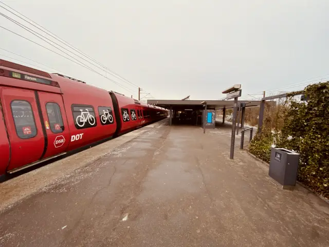 Billede af Albertslund S-togstrinbræt.
