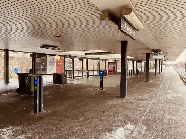 Billede af Albertslund S-togstrinbræt.