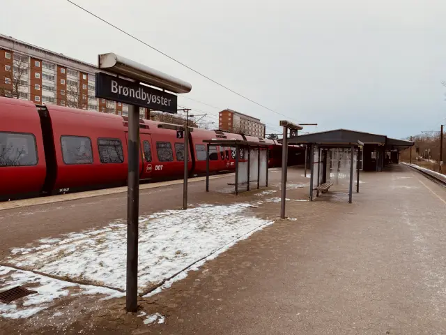 Billede af Brøndbyøster S-togstrinbræt.