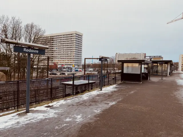 Billede af Rødovre S-togstrinbræt.