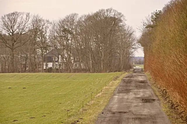 Billede af Blankenhof Stationskro - Trinbrættet er nedrevet, men det har ligget her til højre for gården Blankenhof , hvor der var stationskro.