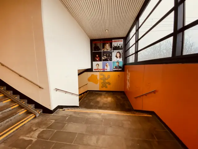 Billede af Værløse S-togstrinbræt.