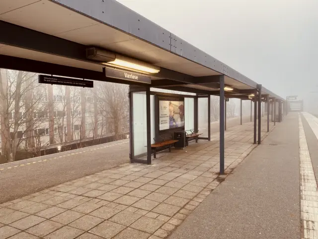 Billede af Værløse S-togstrinbræt.