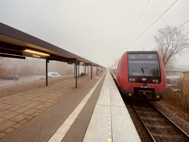 Billede af Værløse S-togstrinbræt.