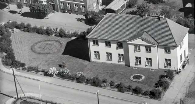 Billede af Gram Station efter den kraftige ombygning.