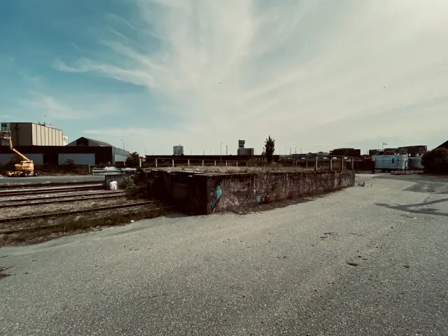 Billede af Kolding Godsbanegårds læsserampe.