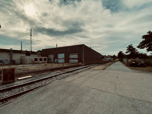 Billede af Hundested Stations remise.