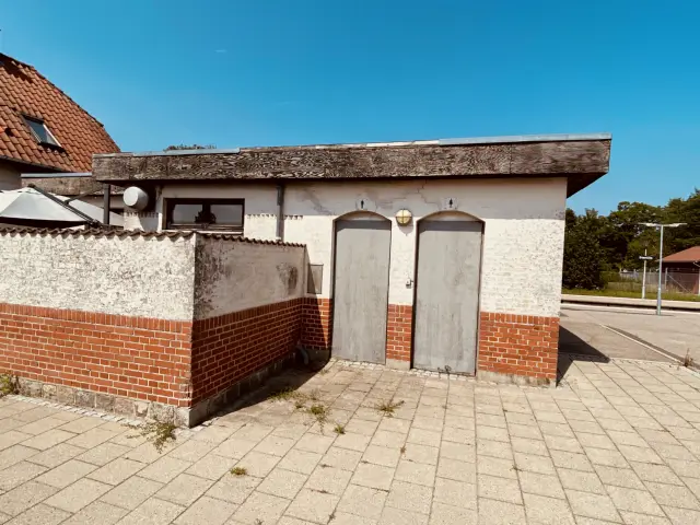 Billede af Stenlille Stations retirade.