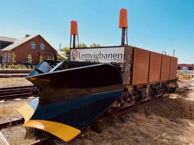 Billede af sneplov ud for Lemvig Station.