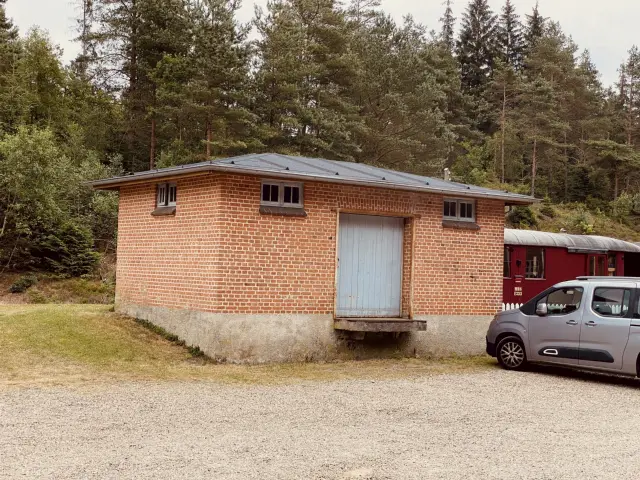 Billede af Vrads Stations varehus.