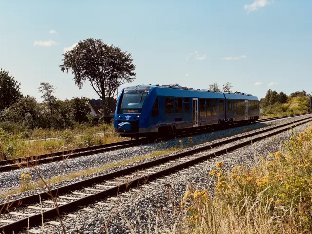 Billede af NJJ LM 604 fotograferet ud for Skalborg Station.