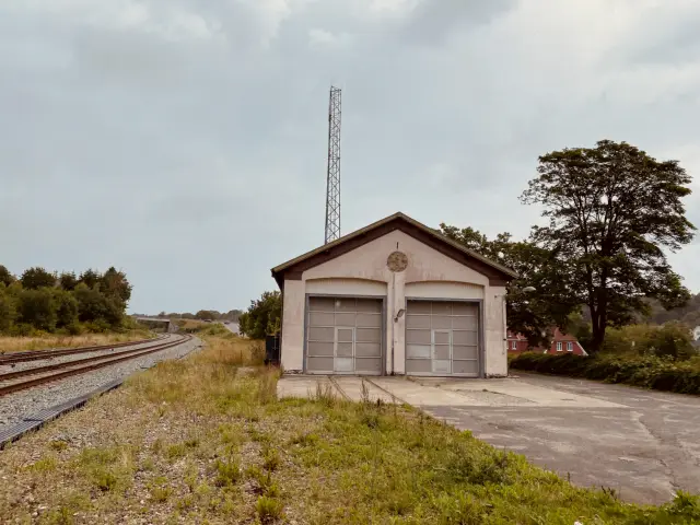 Billede af Hobro Stations gamle tosporede remise.