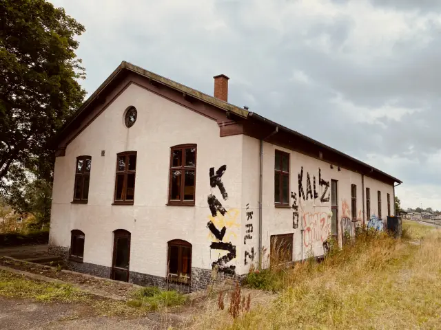 Billede af Hobro Stations gamle tosporede remise.