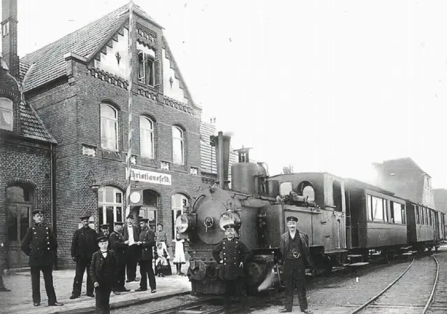 Billede af tog ud for Christiansfeld Station.