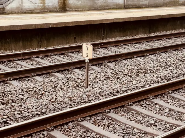 Billede af "kilometersten" på Ørestad Station.