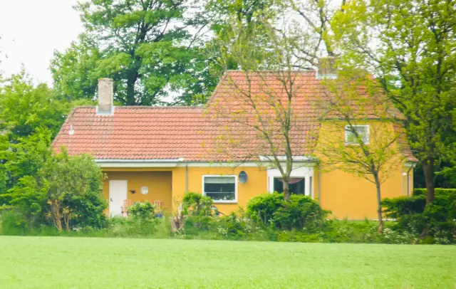 Billede af Svinsbjerg Station set fra sporsiden.