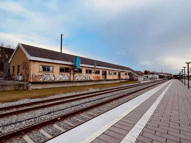 Billede af Randers Stations varehus.