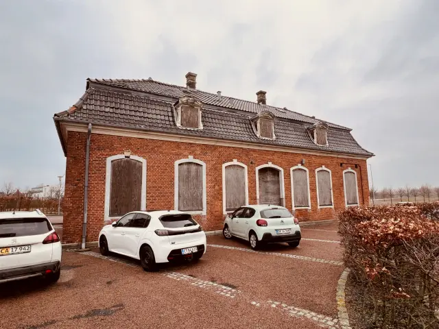 Billede af Korsør Stations varehus.