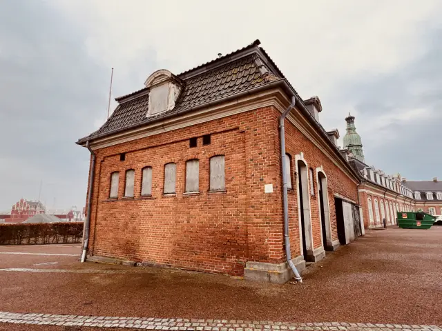 Billede af Korsør Stations varehus.