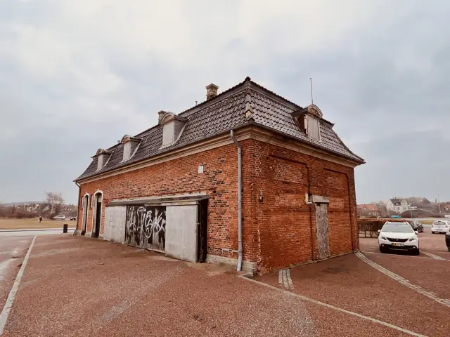 Billede af Korsør Stations varehus.