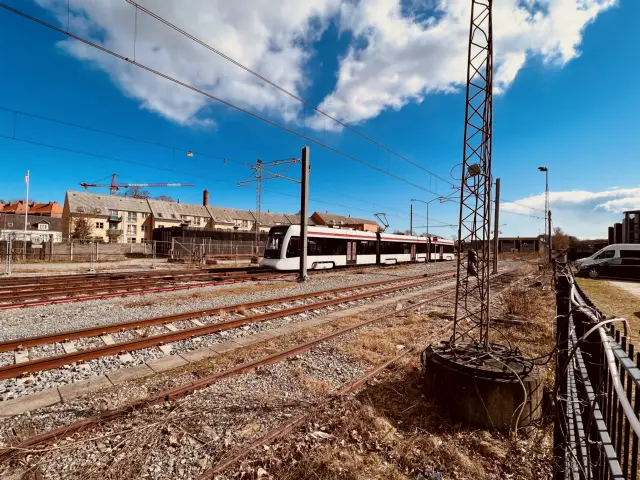 Billede af Aarhus Letbane togsæt 2102 fotograferet ud for Odder Station.