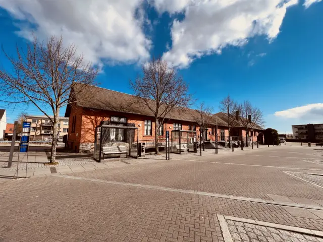Billede af Odder Letbanestations varehus.