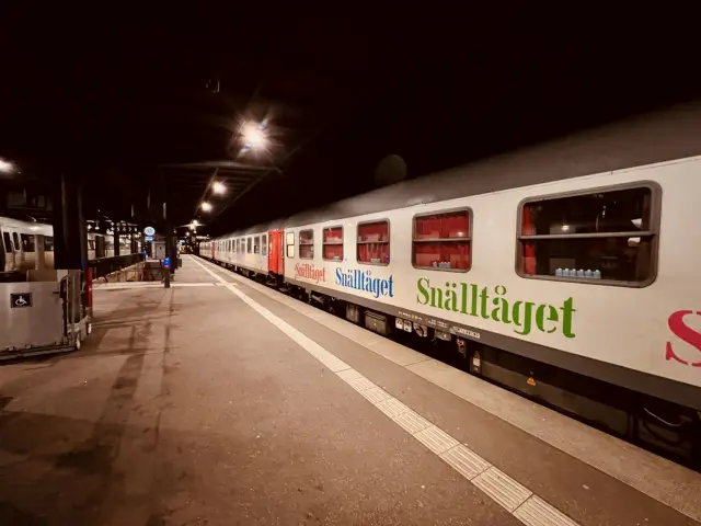 Billede af Snälltåget ud for Odense Banegård Center.