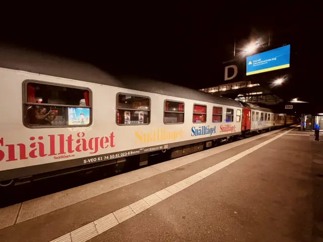 Billede af Snälltåget ud for Odense Banegård Center.
