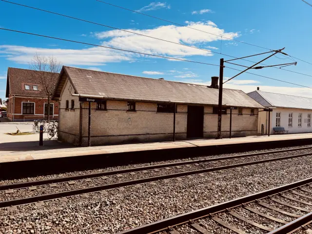 Billede af Borup Stations varehus.
