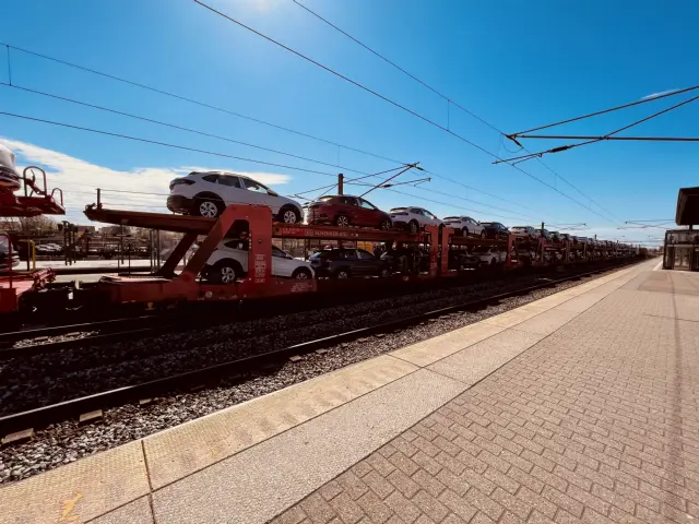 Billede af tog ud for Ringsted Station.
