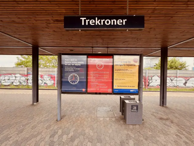 Billede af Trekroner Station.