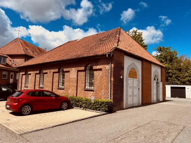 Billede af Grenaa Vestbanegårds remise.