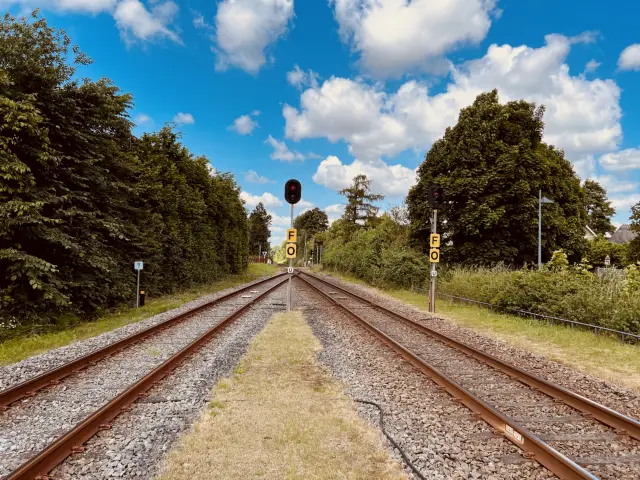 Billede af Højby (Fyn) Stations ind og udkørsel.