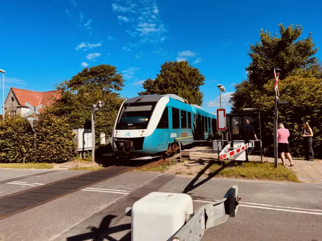 Billede af ARRIVA AR 2049 fotograferet ud for Sejstrup Station.