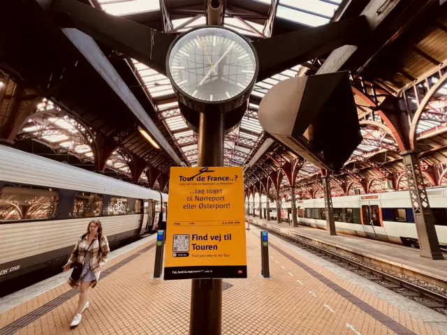 Billede af København Hovedbanegård, som er klar til Tour De France.