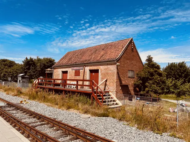 Billede af Tisvildeleje Stations varehus.