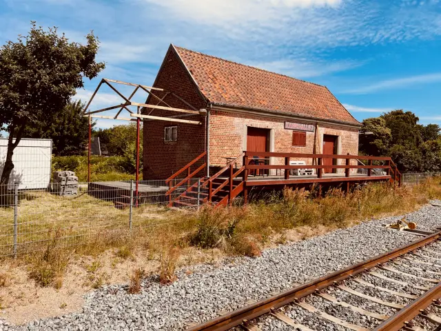 Billede af Tisvildeleje Stations varehus.