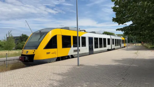 Billede af LT 114-214, tidligere LB 114-214 fotograferet ud for Helsinge Station.