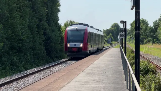 Billede af tog ud for Havdrup Station.