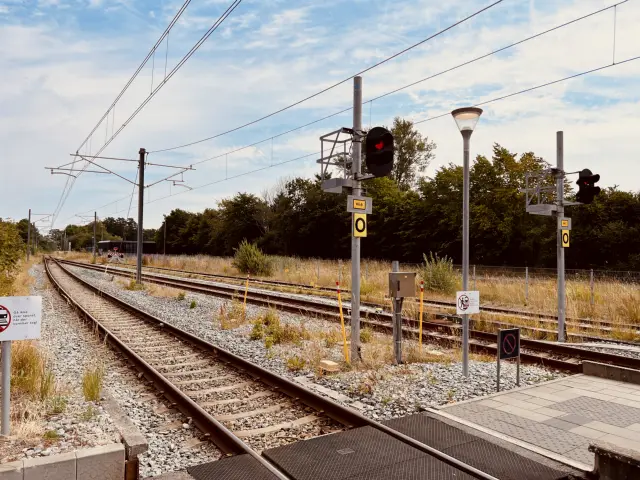 Billede af Ryomgård Letbanestations ind og udkørsel.