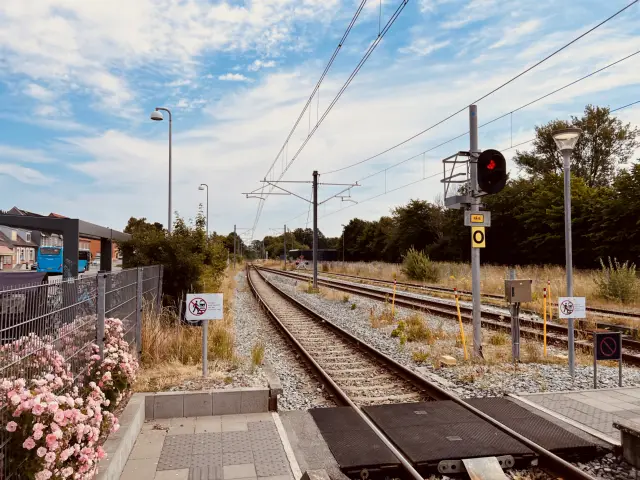 Billede af Ryomgård Letbanestations ind og udkørsel.
