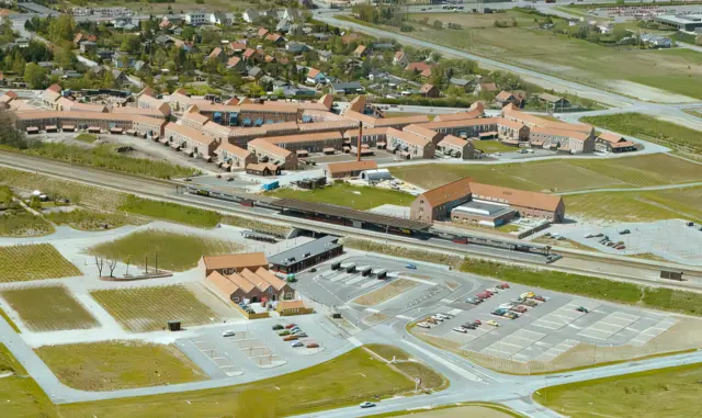 Billede af Ølby S-togstrinbræt lige efter indvielsen i 1983.