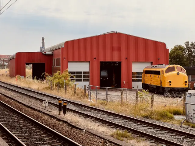Billede af Lokaltogs remise ved Holbæk Station.