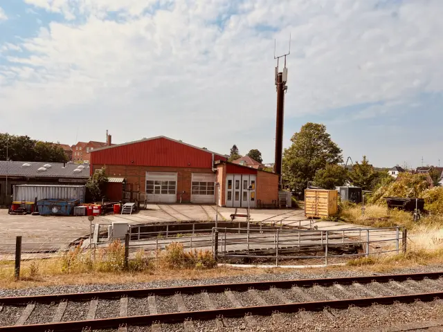 Billede af Lokaltogs remise ved Holbæk Station.