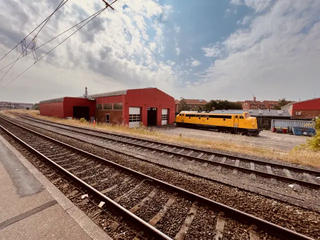 Billede af Lokaltogs remise ved Holbæk Station.