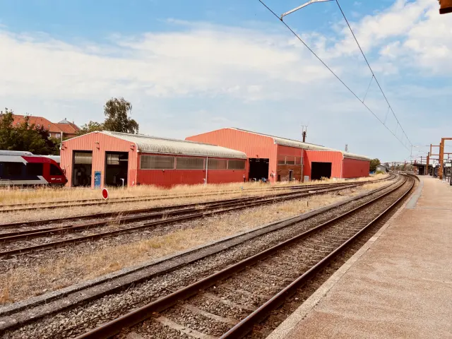 Billede af Lokaltogs remise ved Holbæk Station.