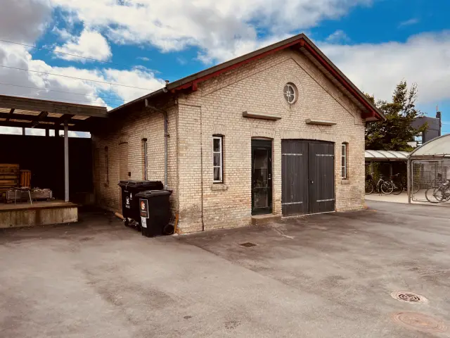 Billede af Hvalsø Stations retirade.